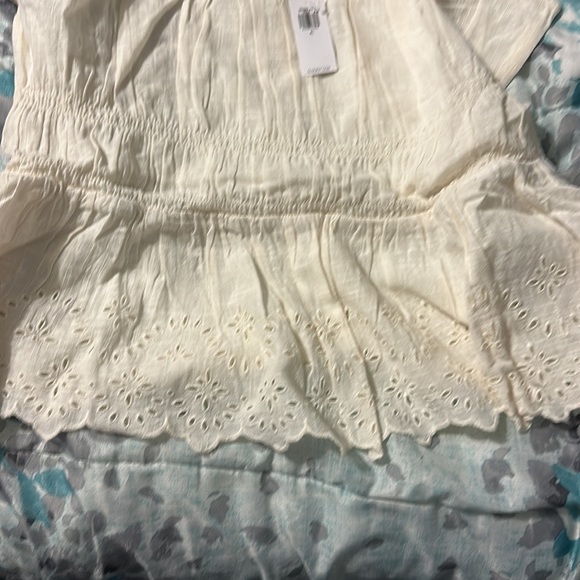 Old navy beige top - Picture 3 of 4